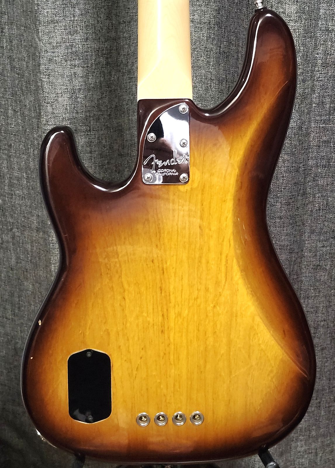 Fender American Deluxe Precision Bass (Upgraded)-19e7f215-62c4-434c-a3c7-87bbc0bf78ff-jpg