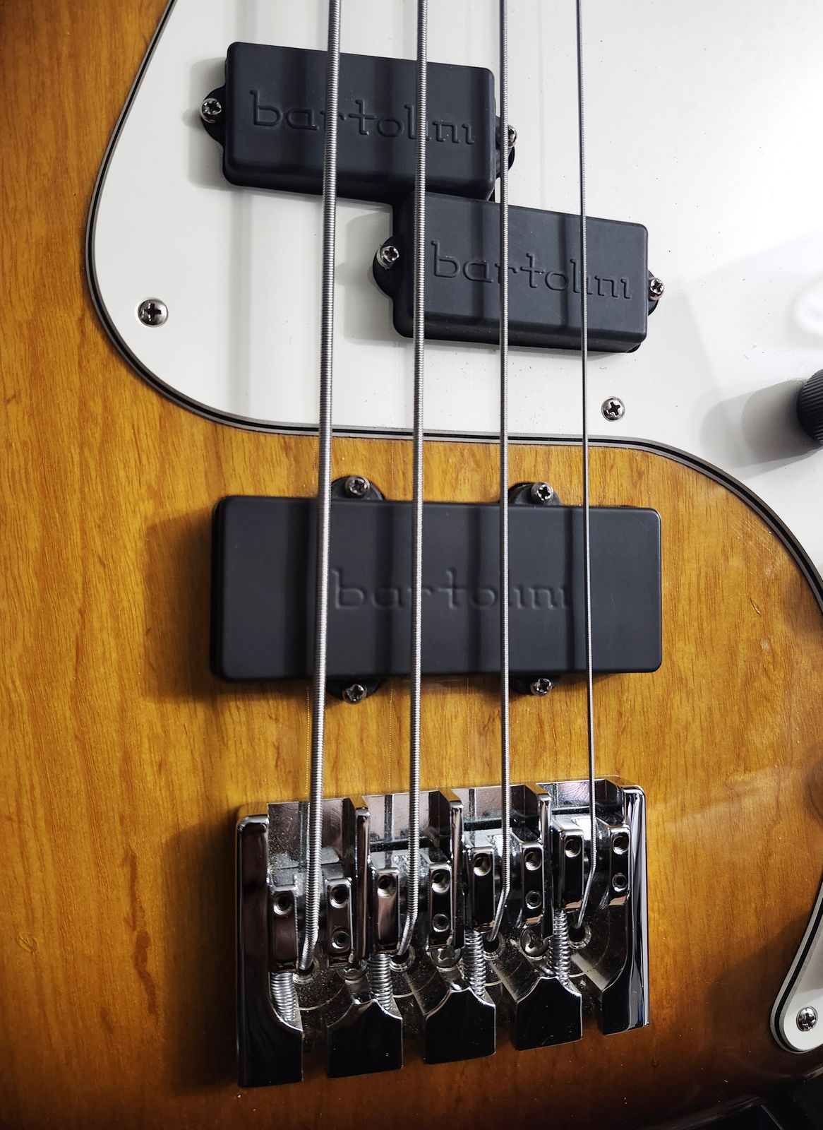 Fender American Deluxe Precision Bass (Upgraded)-af4fed24-0107-487e-a0dd-8f8fd1507282-jpg