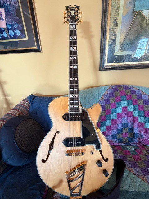 D'Angelico SS Deluxe Baritone (Natural)-img_2921-jpg