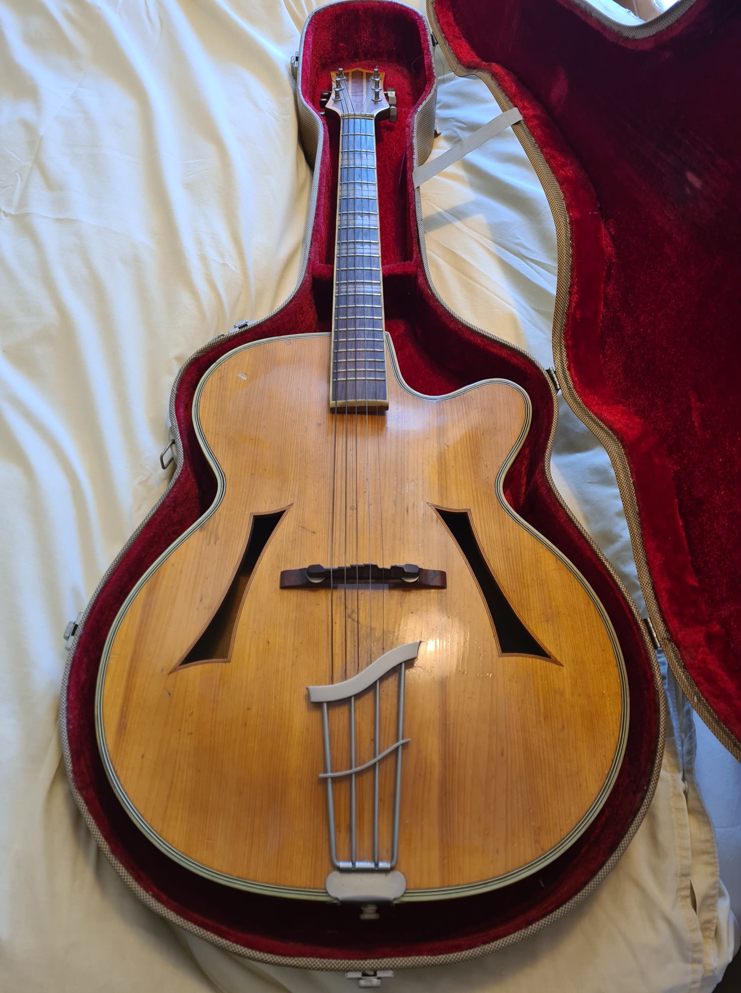 Time to move this guitar on - Huttl "Opus 59"-492199030_10236372247916909_4395960007577181999_n-jpg
