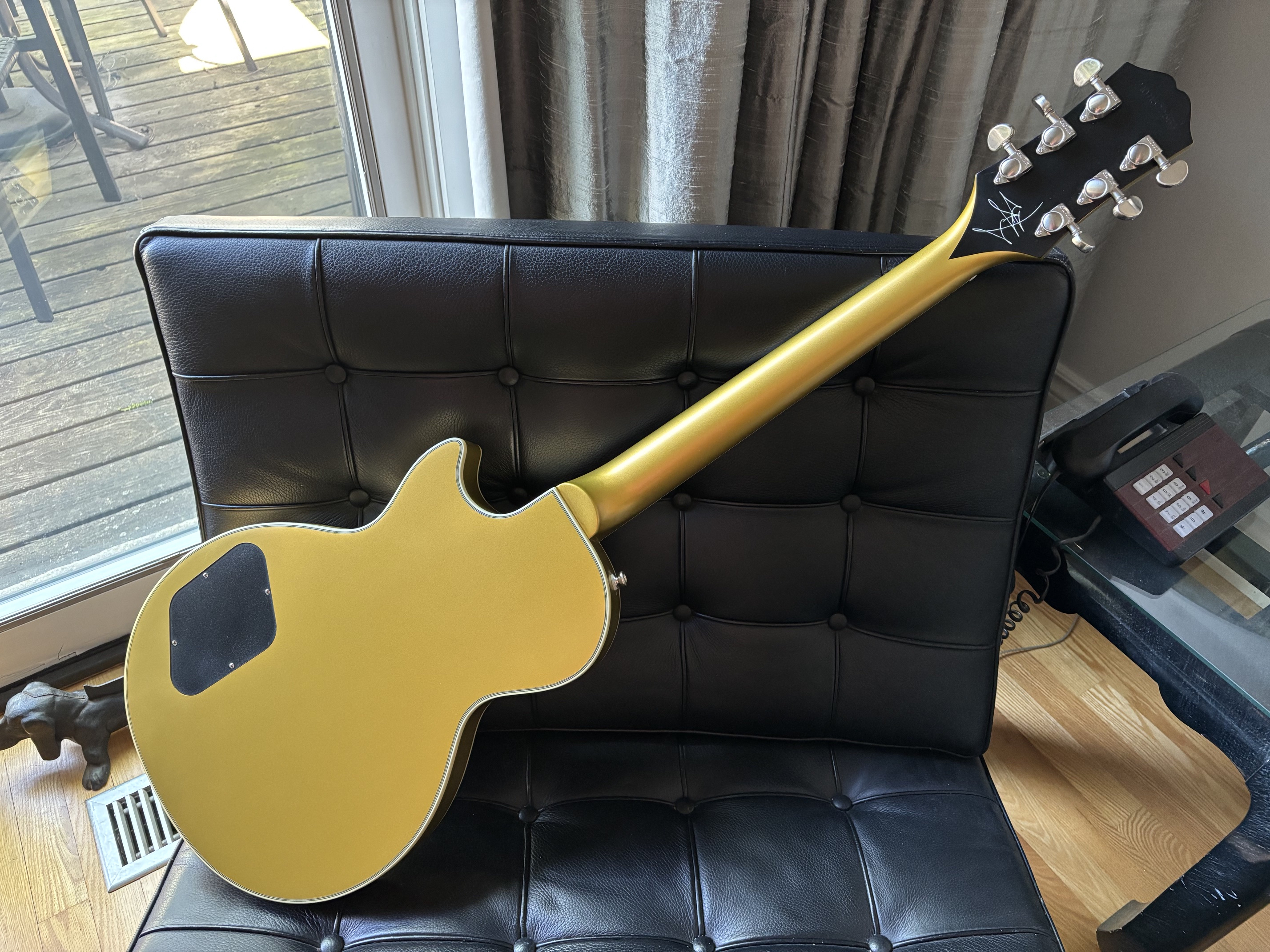 Sure, why not - an Epiphone Jared James Nichols "Gold Glory" LP-2-epi-jjn_7891-jpg