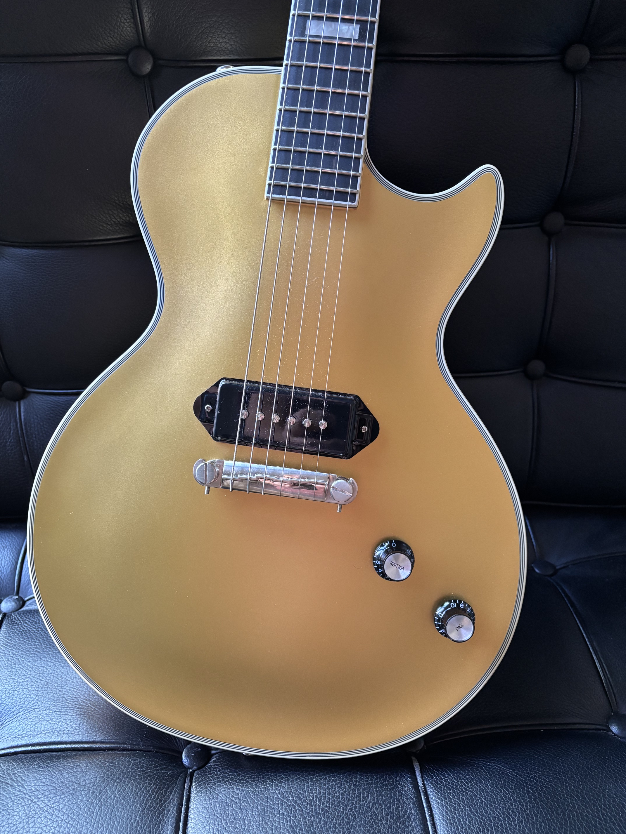 Sure, why not - an Epiphone Jared James Nichols "Gold Glory" LP-3-epi-jjn_7887-jpg