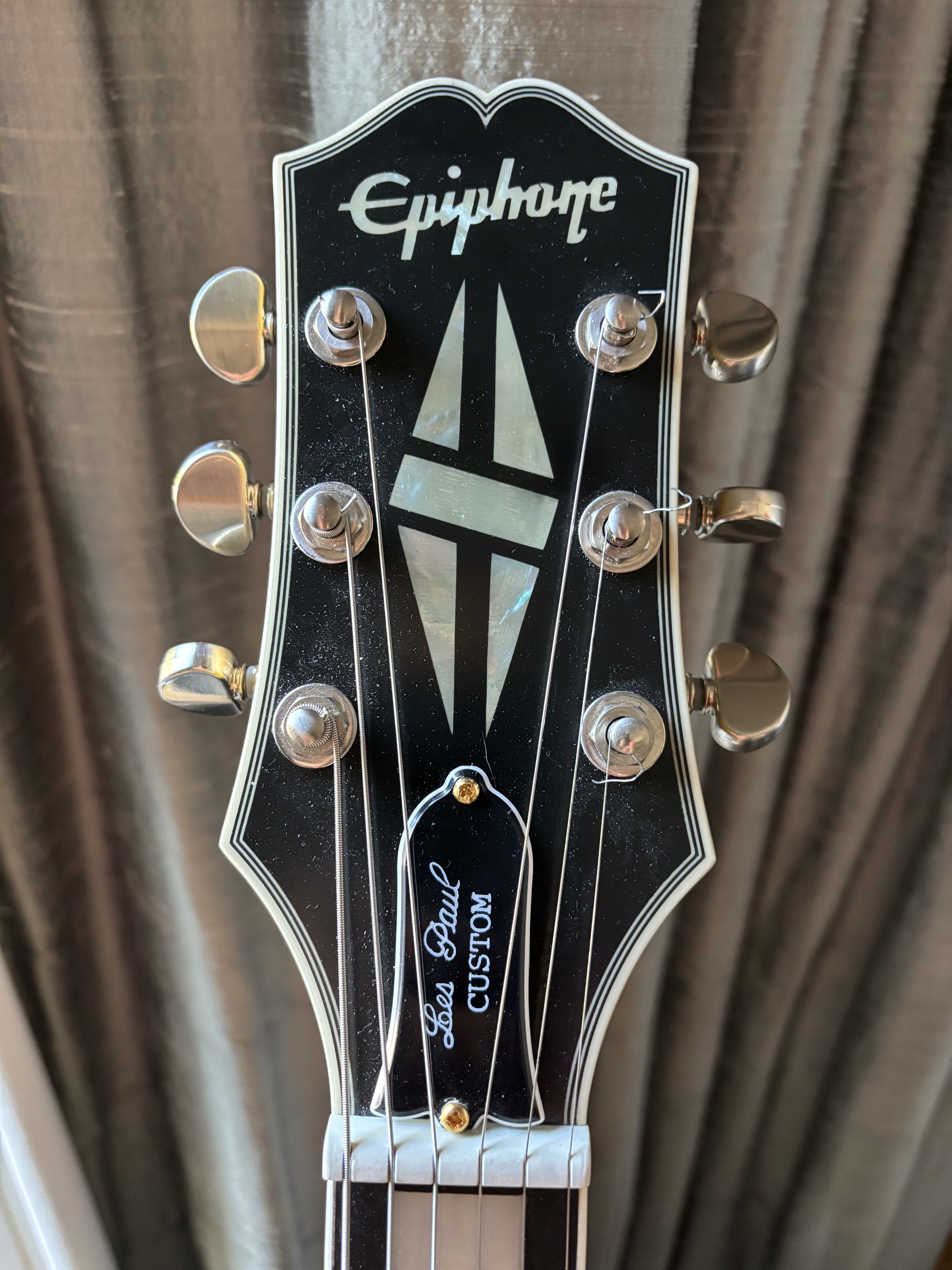 Sure, why not - an Epiphone Jared James Nichols "Gold Glory" LP-5-epi-jjn_7888-jpg