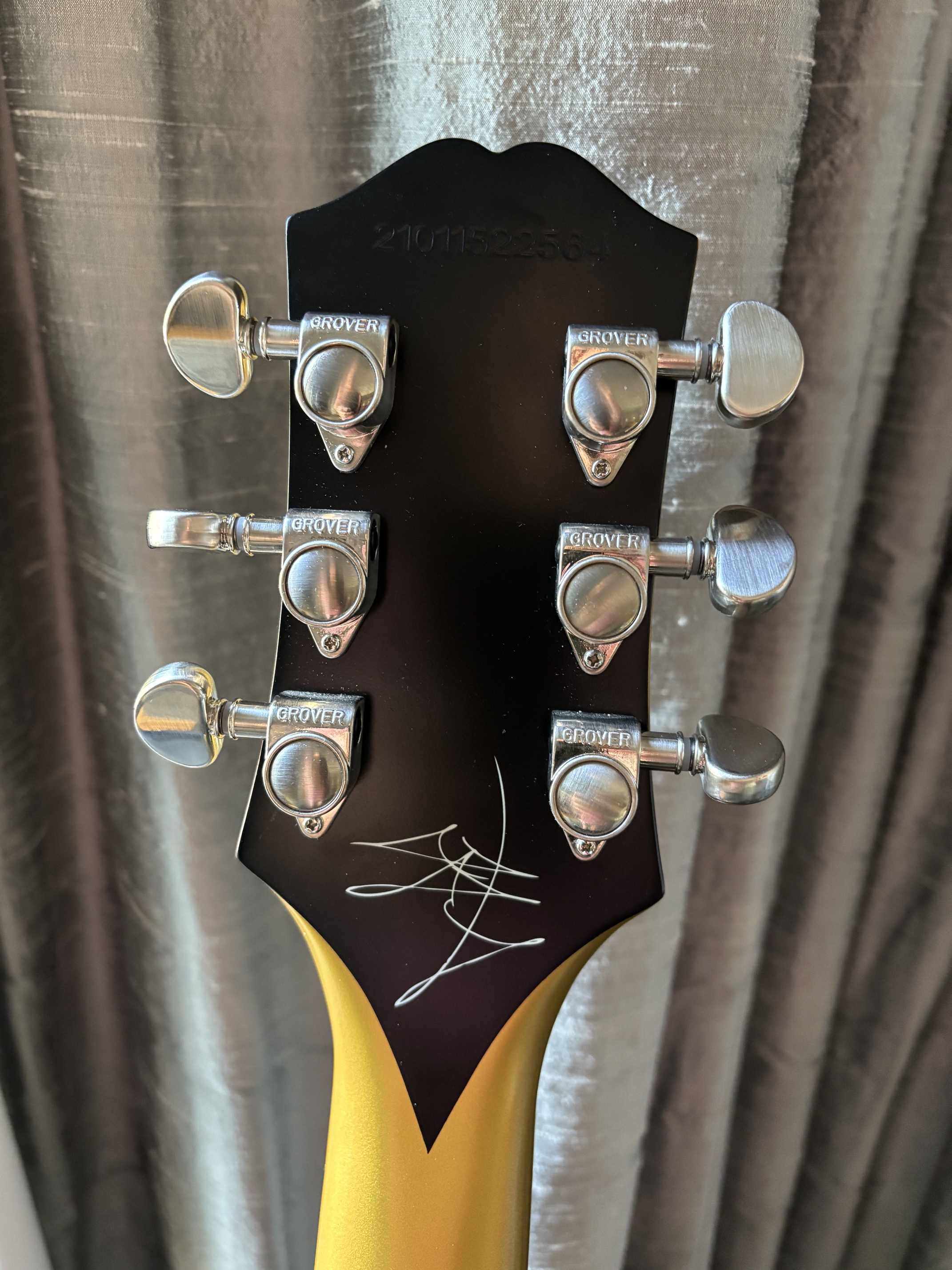 Sure, why not - an Epiphone Jared James Nichols "Gold Glory" LP-6-epi-jjn_7889-jpg