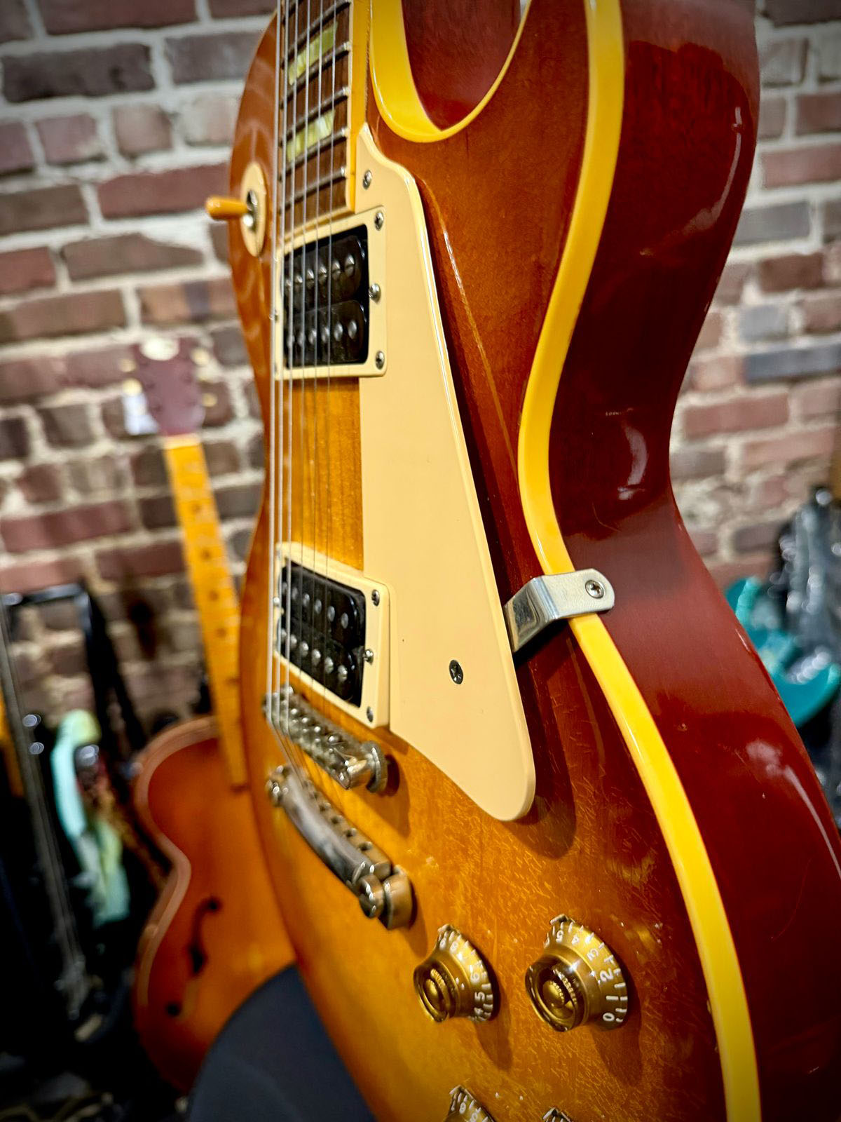 2002 Les Paul classic-1dc2aecf-32e9-4449-b561-6e3245804404-copy-jpg