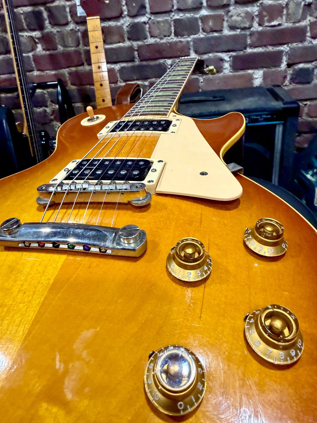 2002 Les Paul classic-43059e51-a303-4a1b-ae82-6592ff4d74cd-copy-jpg