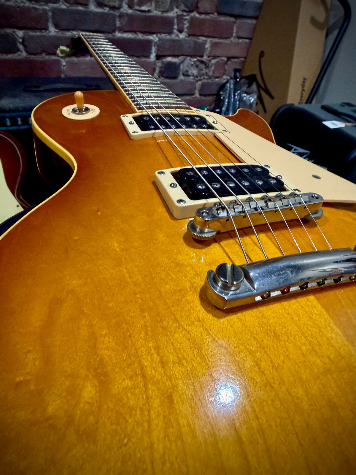2002 Les Paul classic-b3ca3164-b1f9-4782-8d2d-93f8b15714dc-copy-jpg