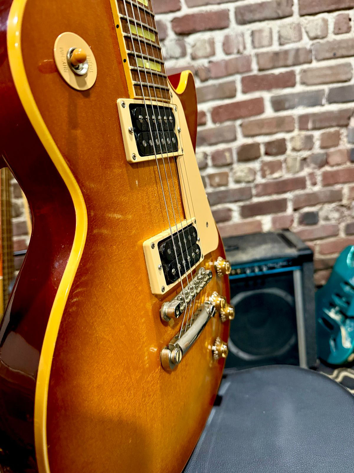 2002 Les Paul classic-e04b05a5-c459-43c0-84f5-06807fff5a1b-copy-jpg
