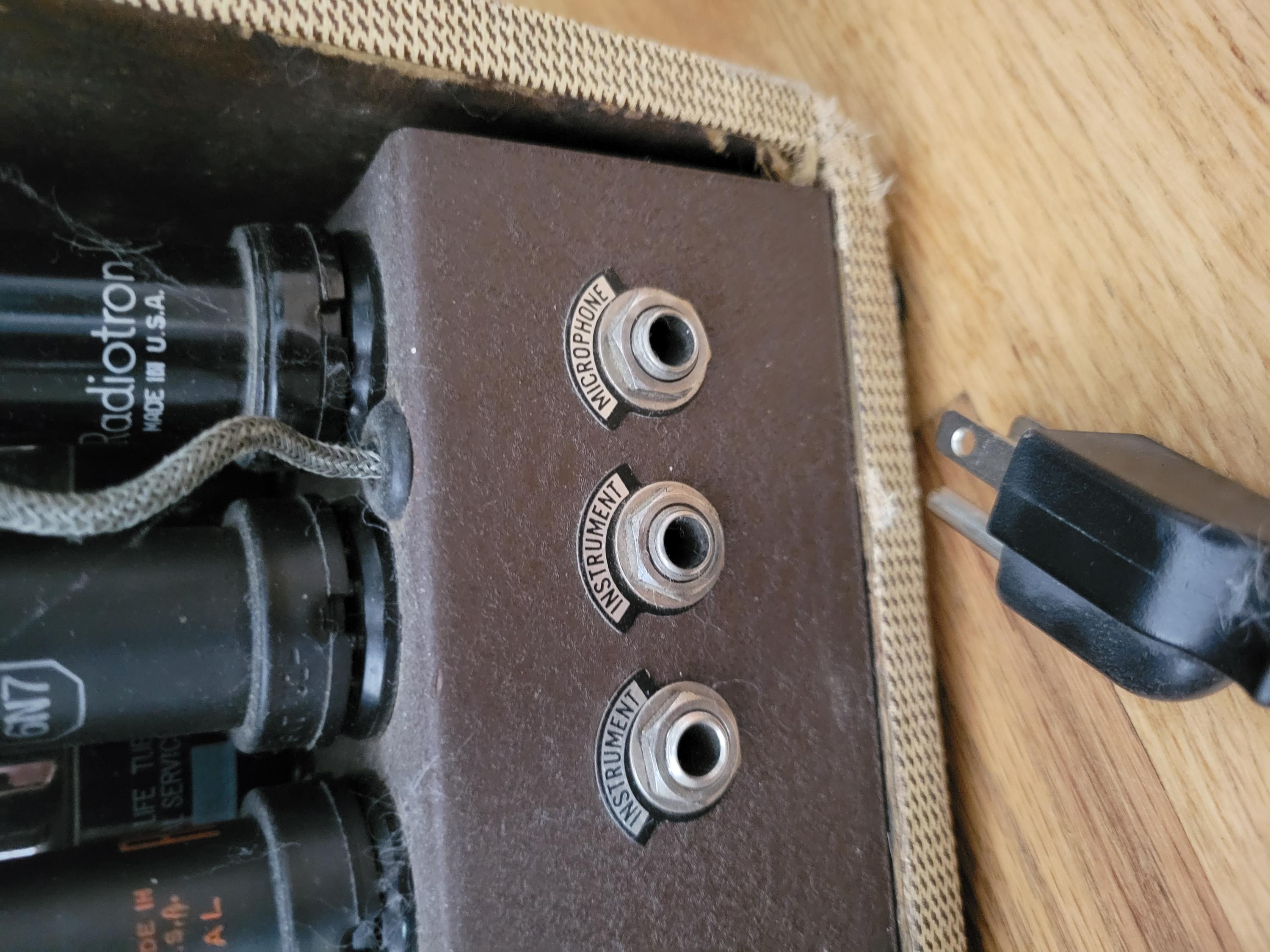 EH-100/ Recording King Model 1022 Tube Amp (made by Gibson)-20260724_142132-jpg